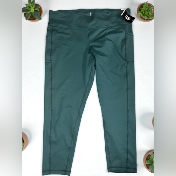 Ideology Plus Size 7/8 Length High Rise Leggings w/ Side Pockets Green NWT - Picture 1 of 4